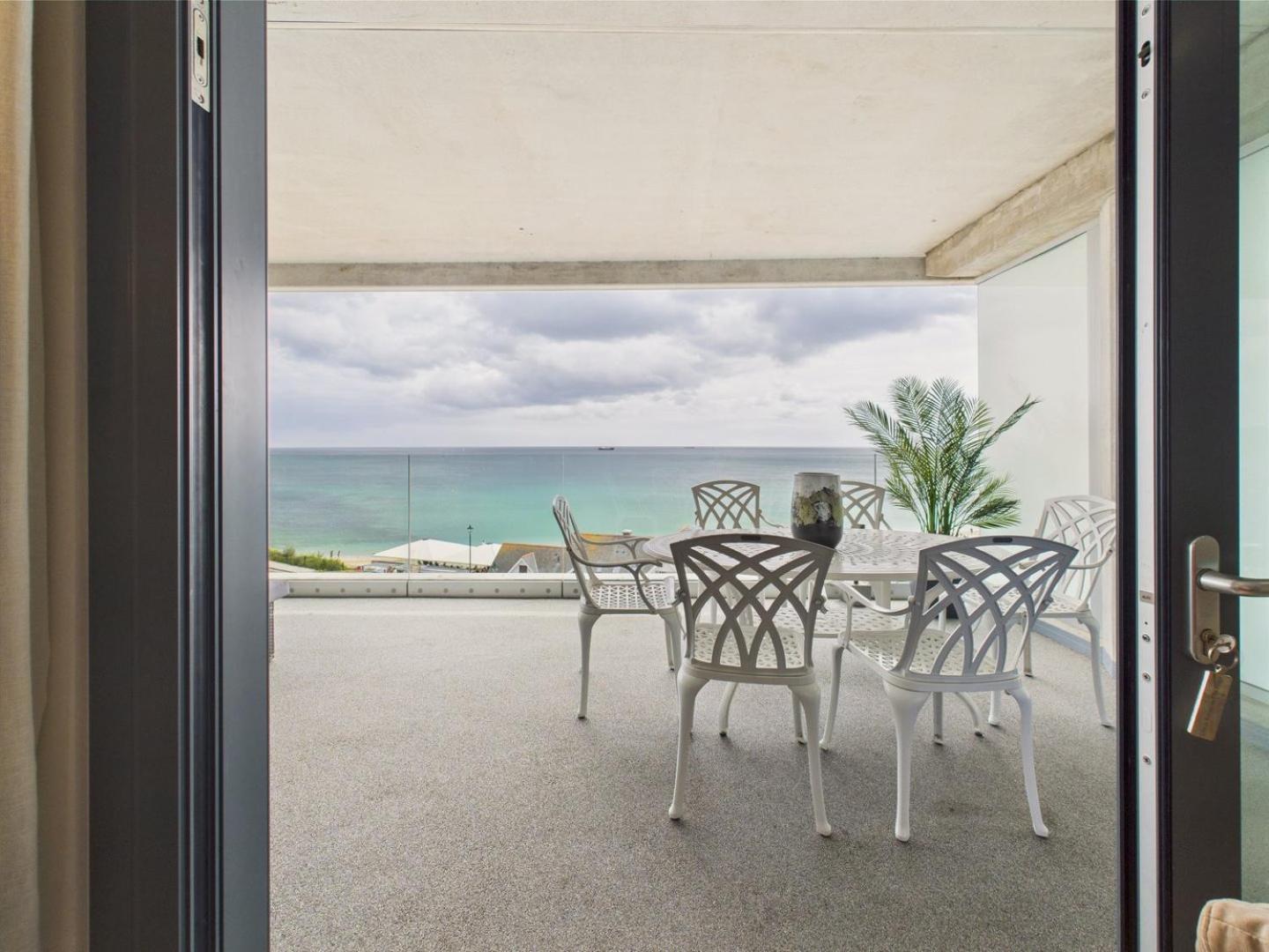 Luxury 3-Bed Apartment, With Direct Beach Access, Free Parking & Sea Views ! فالموث المظهر الخارجي الصورة