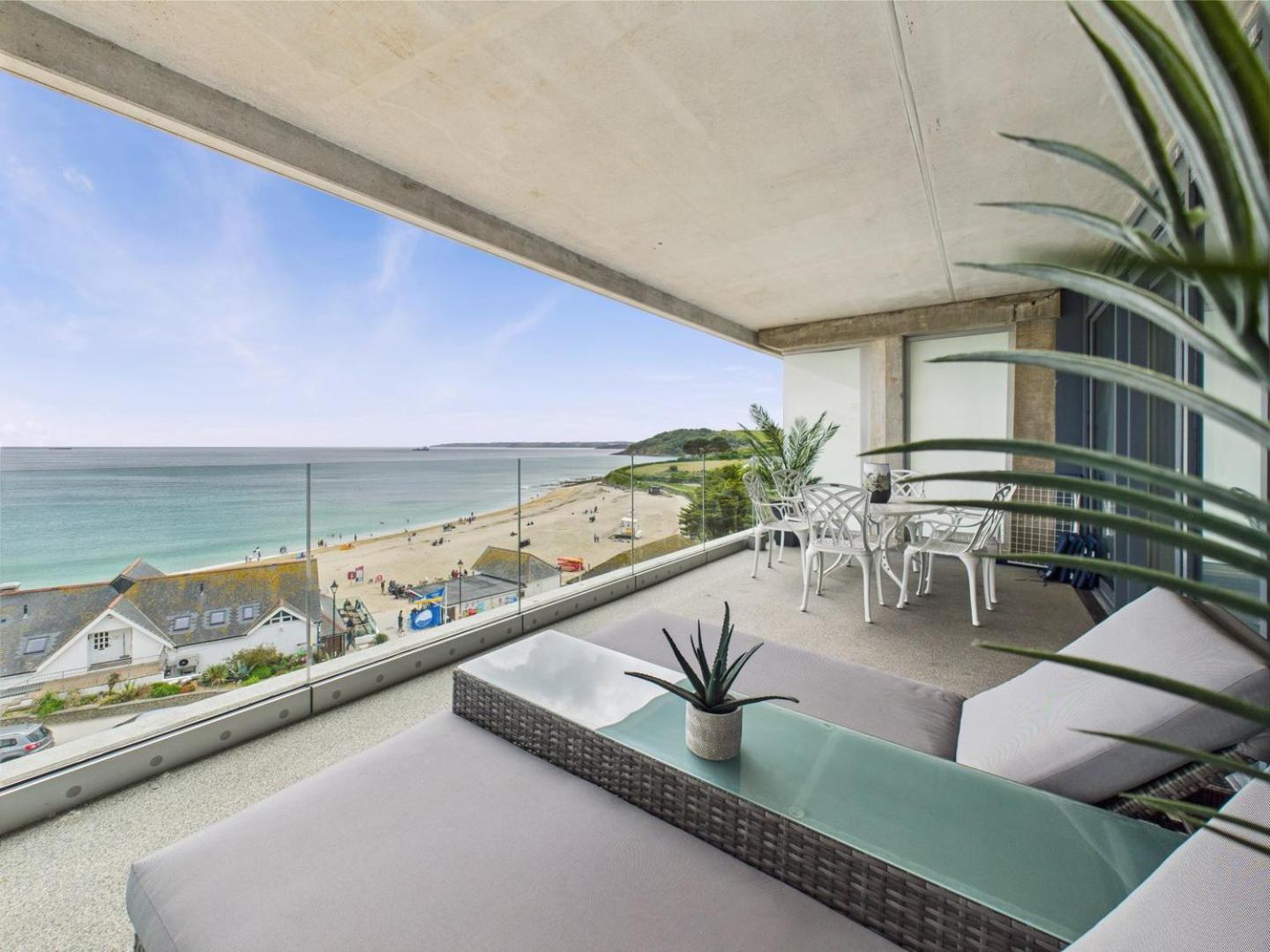 Luxury 3-Bed Apartment, With Direct Beach Access, Free Parking & Sea Views ! فالموث المظهر الخارجي الصورة